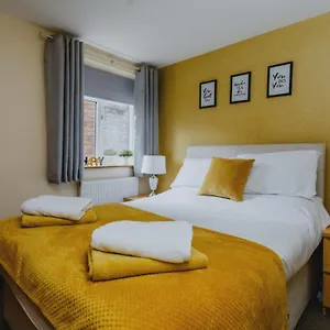 Apartment 2 Bedroom Garden Near Qmc, Tennis Centre & City